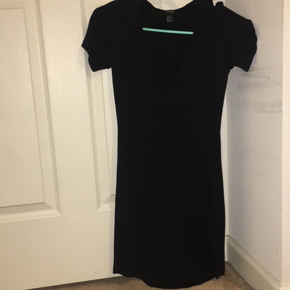 A black medium length forever 21 dress